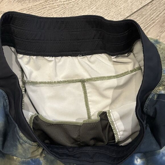 Fabletics The Fundamental Shorts Men Medium Green Tie Dye 7" Unlined Active Run - Picture 3 of 7